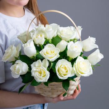 Букет Корзина с 25 белыми Розами